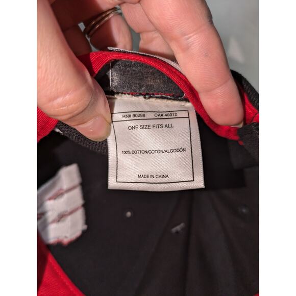 Wisconsin Badgers NCAA Adidas Embroidered Team Logo Red Black Adjustable Cap Hat - Picture 6 of 7